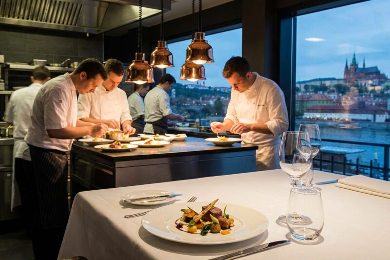 Ranking najlepszych restauracji w Bydgoszczy 2026 – gdzie zjeść smacznie i z klasą?